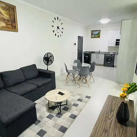 92 On New By Damo Appartement Midrand Buitenkant foto